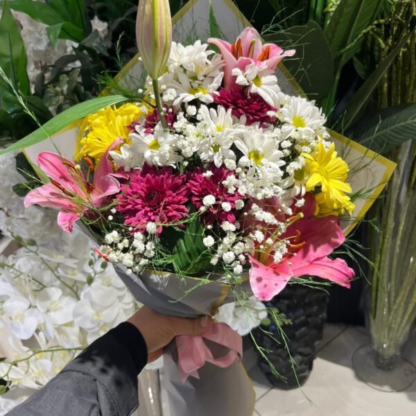 Lilyum ve Kır Çiçekleri Buketi